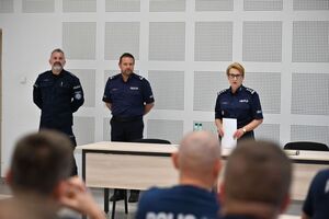 Funkcjonariusze podczas uroczystego zakończenia szkolenia aspiranckiego