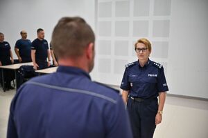 Funkcjonariusze podczas uroczystego zakończenia szkolenia aspiranckiego