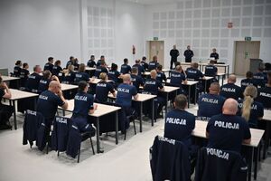 Funkcjonariusze podczas uroczystego zakończenia szkolenia aspiranckiego