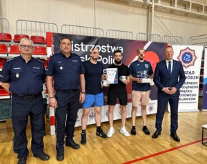 Funkcjonariusze podczas mistrzostw w tenisie stołowym