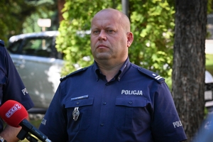 Policjanci podczas briefingu pod komendą wojewódzką w Rzeszowie