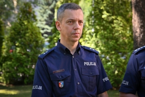 Policjanci podczas briefingu pod komendą wojewódzką w Rzeszowie