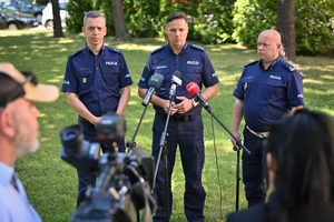 Policjanci podczas briefingu pod komendą wojewódzką w Rzeszowie
