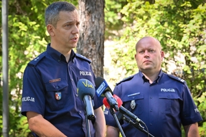 Policjanci podczas briefingu pod komendą wojewódzką w Rzeszowie