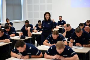 Funkcjonariusze podczas wojewódzkiego finału konkursu par patrolowych