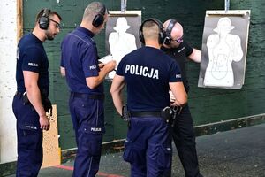 Funkcjonariusze podczas wojewódzkiego finału konkursu par patrolowych