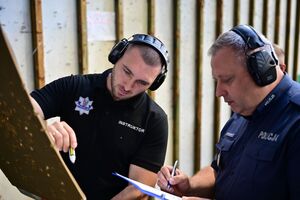 Funkcjonariusze podczas wojewódzkiego finału konkursu par patrolowych