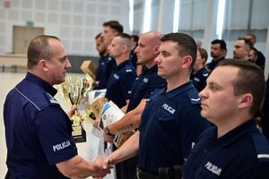 Funkcjonariusze podczas wojewódzkiego finału konkursu par patrolowych