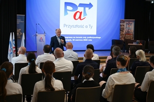 Uczestnicy inauguracji programu PaT w Leżajsku