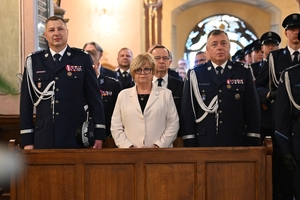 Policjanci i zaproszeni goście - podczas uroczystości Wojewódzkich Obchodów Święta Policji w Rzeszowie