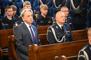 Policjanci i zaproszeni goście - podczas uroczystości Wojewódzkich Obchodów Święta Policji w Rzeszowie
