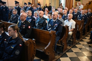 Policjanci i zaproszeni goście - podczas uroczystości Wojewódzkich Obchodów Święta Policji w Rzeszowie
