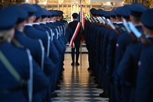 Policjanci i zaproszeni goście - podczas uroczystości Wojewódzkich Obchodów Święta Policji w Rzeszowie