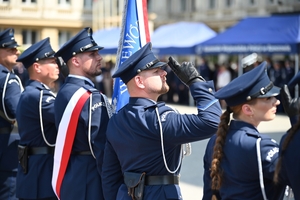 Policjanci i zaproszeni goście - podczas uroczystości Wojewódzkich Obchodów Święta Policji w Rzeszowie