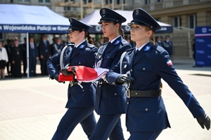 Policjanci i zaproszeni goście - podczas uroczystości Wojewódzkich Obchodów Święta Policji w Rzeszowie