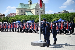 Policjanci i zaproszeni goście - podczas uroczystości Wojewódzkich Obchodów Święta Policji w Rzeszowie