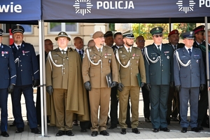 Policjanci i zaproszeni goście - podczas uroczystości Wojewódzkich Obchodów Święta Policji w Rzeszowie