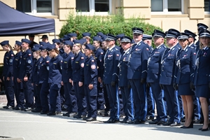 Policjanci i zaproszeni goście - podczas uroczystości Wojewódzkich Obchodów Święta Policji w Rzeszowie