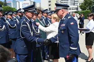 Policjanci i zaproszeni goście - podczas uroczystości Wojewódzkich Obchodów Święta Policji w Rzeszowie