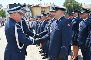 Policjanci i zaproszeni goście - podczas uroczystości Wojewódzkich Obchodów Święta Policji w Rzeszowie