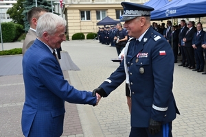Policjanci i zaproszeni goście - podczas uroczystości Wojewódzkich Obchodów Święta Policji w Rzeszowie