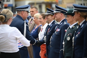Policjanci i zaproszeni goście - podczas uroczystości Wojewódzkich Obchodów Święta Policji w Rzeszowie
