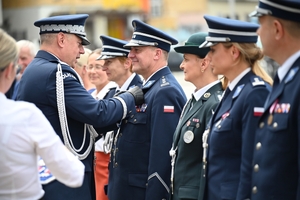 Policjanci i zaproszeni goście - podczas uroczystości Wojewódzkich Obchodów Święta Policji w Rzeszowie