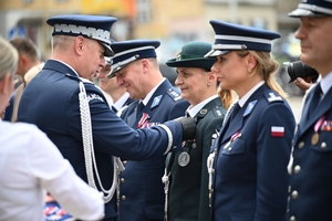 Policjanci i zaproszeni goście - podczas uroczystości Wojewódzkich Obchodów Święta Policji w Rzeszowie