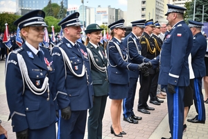 Policjanci i zaproszeni goście - podczas uroczystości Wojewódzkich Obchodów Święta Policji w Rzeszowie