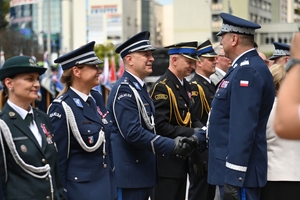 Policjanci i zaproszeni goście - podczas uroczystości Wojewódzkich Obchodów Święta Policji w Rzeszowie