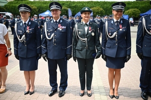 Policjanci i zaproszeni goście - podczas uroczystości Wojewódzkich Obchodów Święta Policji w Rzeszowie
