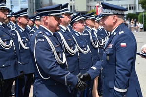 Policjanci i zaproszeni goście - podczas uroczystości Wojewódzkich Obchodów Święta Policji w Rzeszowie