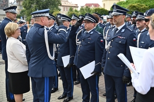 Policjanci i zaproszeni goście - podczas uroczystości Wojewódzkich Obchodów Święta Policji w Rzeszowie
