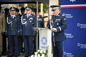 Policjanci i zaproszeni goście - podczas uroczystości Wojewódzkich Obchodów Święta Policji w Rzeszowie