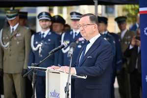 Policjanci i zaproszeni goście - podczas uroczystości Wojewódzkich Obchodów Święta Policji w Rzeszowie