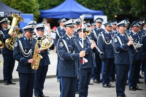 Policjanci i zaproszeni goście - podczas uroczystości Wojewódzkich Obchodów Święta Policji w Rzeszowie