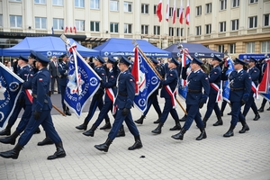 Policjanci i zaproszeni goście - podczas uroczystości Wojewódzkich Obchodów Święta Policji w Rzeszowie