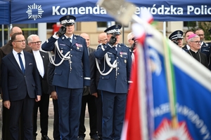 Policjanci i zaproszeni goście - podczas uroczystości Wojewódzkich Obchodów Święta Policji w Rzeszowie