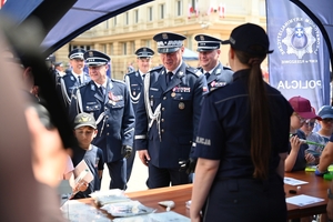 Policjanci i zaproszeni goście - podczas uroczystości Wojewódzkich Obchodów Święta Policji w Rzeszowie