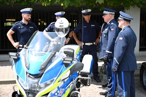 Policjanci i zaproszeni goście - podczas uroczystości Wojewódzkich Obchodów Święta Policji w Rzeszowie