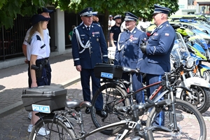Policjanci i zaproszeni goście - podczas uroczystości Wojewódzkich Obchodów Święta Policji w Rzeszowie