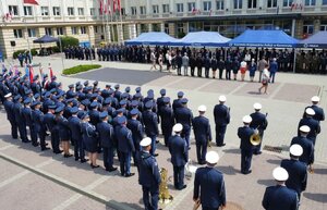 Policjanci i zaproszeni goście - podczas uroczystości Wojewódzkich Obchodów Święta Policji w Rzeszowie