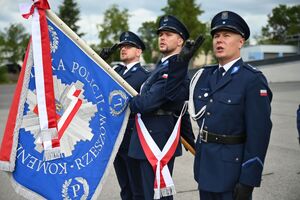 Funkcjonariusze podczas obchodów Święta Policji w rzeszowskim oddziale prewencji