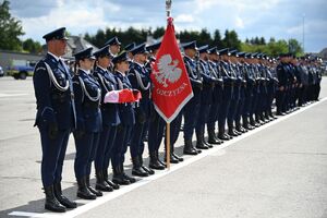 Funkcjonariusze podczas obchodów Święta Policji w rzeszowskim oddziale prewencji