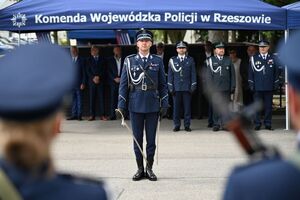 Funkcjonariusze podczas obchodów Święta Policji w rzeszowskim oddziale prewencji
