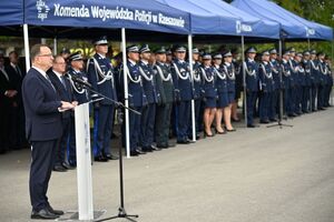 Funkcjonariusze podczas obchodów Święta Policji w rzeszowskim oddziale prewencji