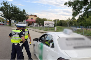 Policjanci kontrolowali przewozy osób „na aplikację” w Rzeszowie