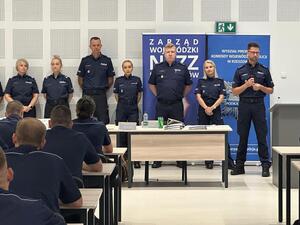 Policjanci biorący udział w Wojewódzkim Finale XVI Ogólnopolskich Zawodów Policjantów Dzielnicowych "Dzielnicowy Roku"