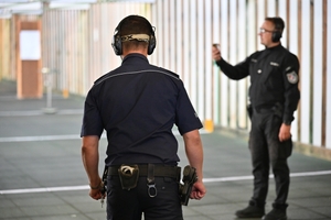 Policjanci dzielnicowi - uczestnicy konkursu, na strzelnicy Oddziału Prewencji Policji w Rzeszowie