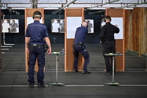 Policjanci dzielnicowi - uczestnicy konkursu, na strzelnicy Oddziału Prewencji Policji w Rzeszowie